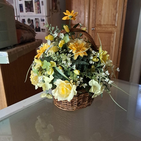 Beautiful flower basket 15" tall 38" around  + free handmade gift - Picture 4 of 4